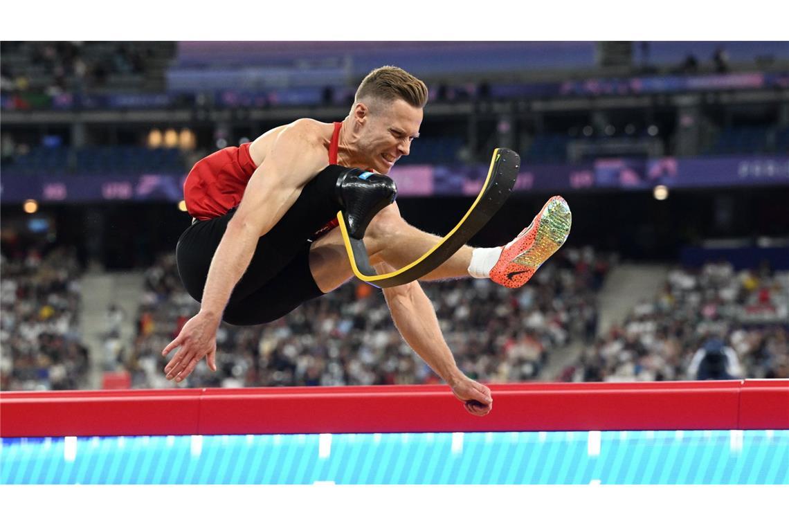 Weltrekordler Markus Rehm hat bei den Paralympics in Paris seine vierte Weitsprung-Goldmedaille in Serie gewonnen.