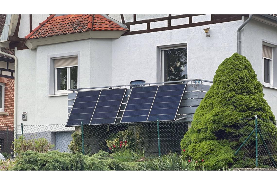 Wer Solarstrom ins Netz einspeist, bekommt fortan weniger Geld dafür. (Symbolbild)