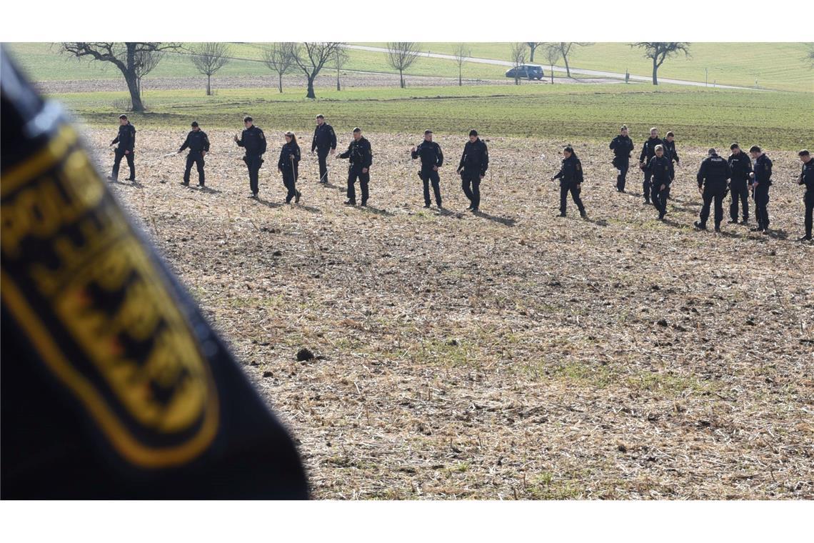 Wer war das tote Kind? Die Polizei ermittelt und sucht Spuren.