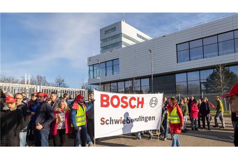 Werkstorprotest in Schwieberdingen: die Sorge um den Job zieht sich mittlerweile durch alle Bosch-Bereiche.