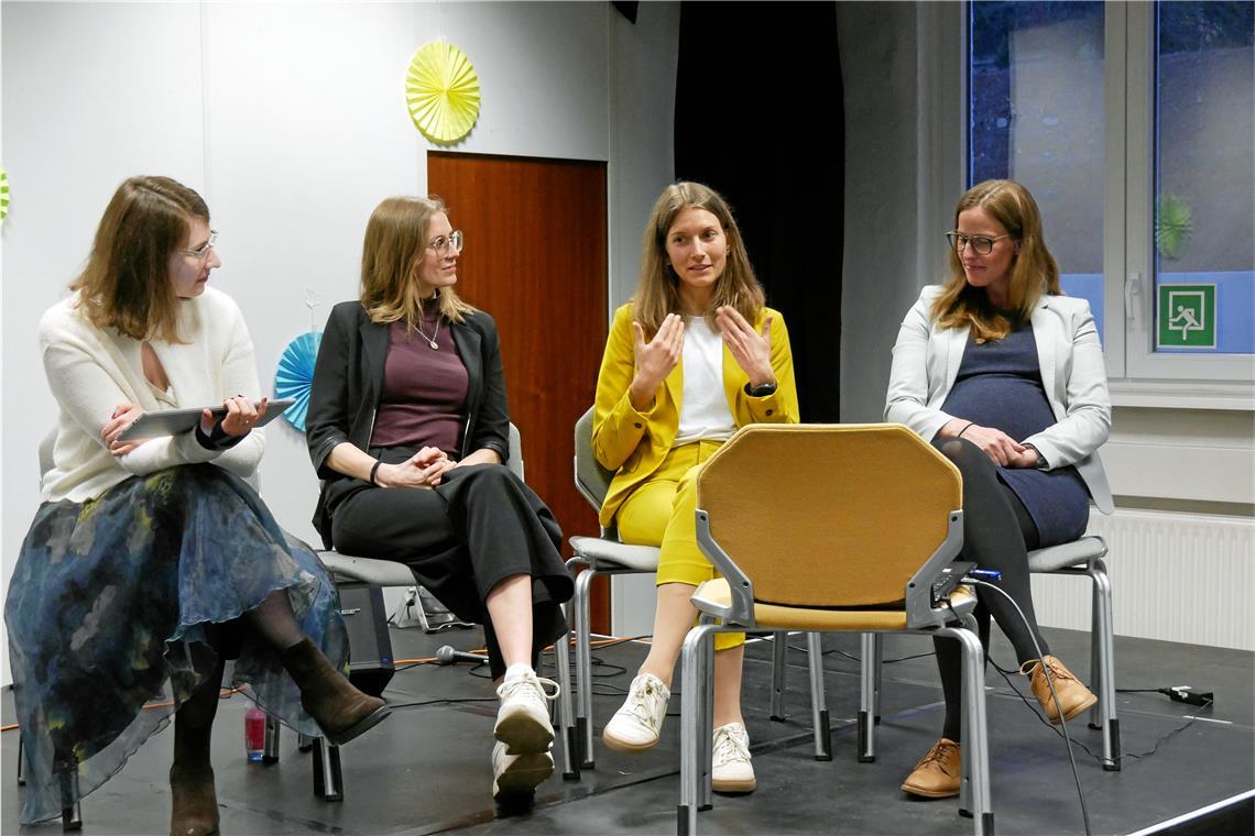 Wertvolle Tipps liefern die Ingenieurinnen Nicole Rollinger, Nathalie Haußmann, Petra Schumacher und Caren Dripke (von links). Foto: Cordula-Irene von Waldow-Noller