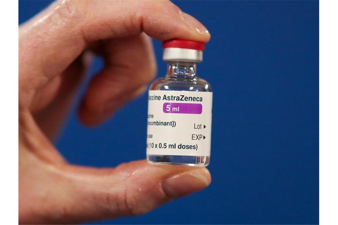 WHO empfiehlt Einsatz von Astrazeneca-Impfstoff WHO-Experin O'Brien: „Es ist plausibel zu erwarten, dass dieser Impfstoff gegen schwere Krankheitsverläufe wirksam ist.“. Foto: Russell Cheyne/PA Wire/dpa