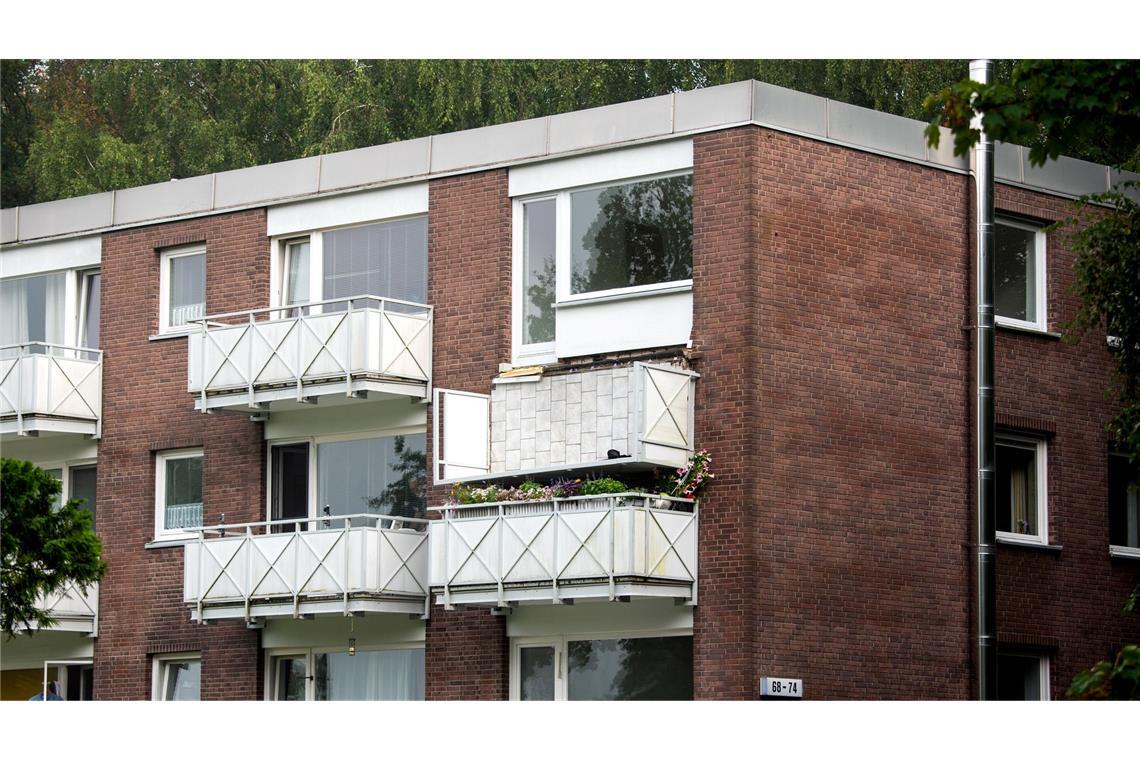 Wie es mit dem Balkon weitergeht, sollen nun Fachleute entscheiden (.