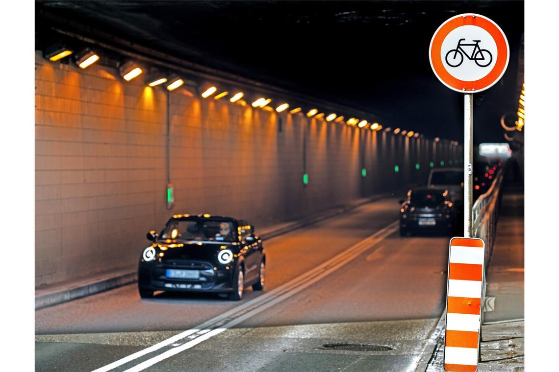 Wie es mit dem Radverkehr im Flughafentunnel weitergehen soll, ist umstritten.