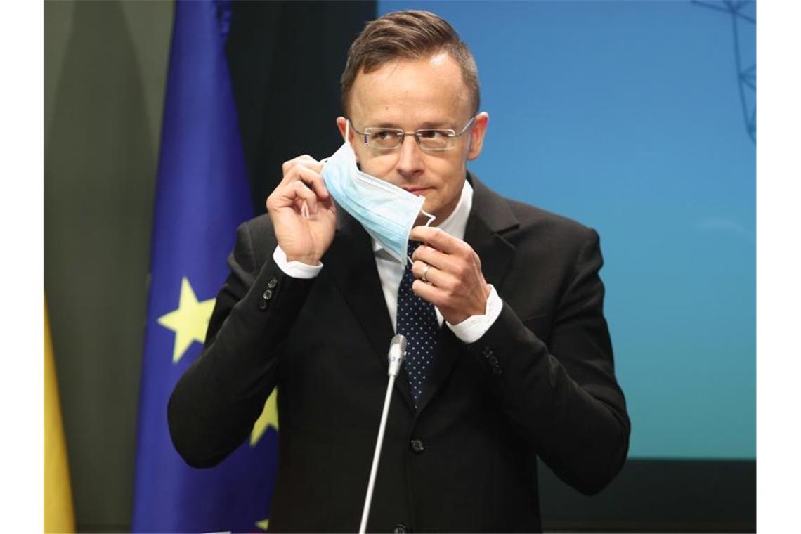 UEFA-Strafe: Ungarns Außenminister spricht von „Spitzelei“ „Wie es scheint, beschäftigt die UEFA wohlbekannte Zuseher-Spitzel nach Vorbild der (kommunistischen) Betriebskampfgruppen“, schreibt Peter Szijjarto auf Facebook. Foto: Eduardo Parra/EUROPA PRESS/dpa