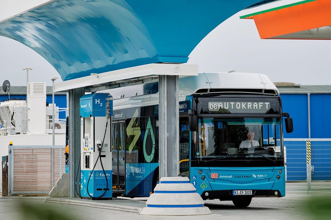 Wie hier in Nordfriesland werden schon bald in Waiblingen Brennstoffzellenbusse des ÖPNV regional produzierten grünen Wasserstoff tanken. Foto: GP JOULE