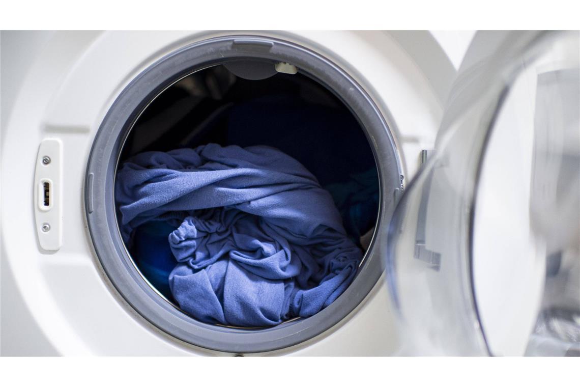 Wie stromfressend eine Waschmaschine ist, macht sich über die Jahre im Geldbeutel bemerkbar (Symbolbild).