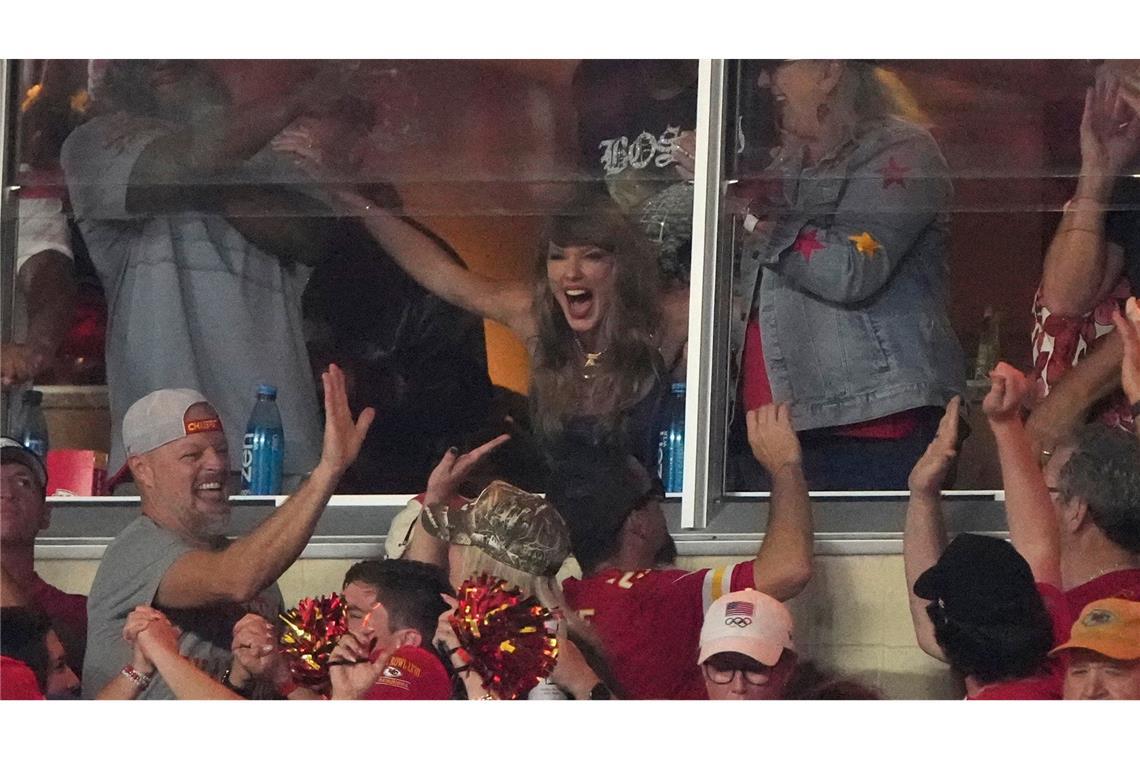 Wieder im Stadion der Kansas City Chiefs: Taylor Swift bejubelt einen Touchdown beim Saisonstart der NFL.