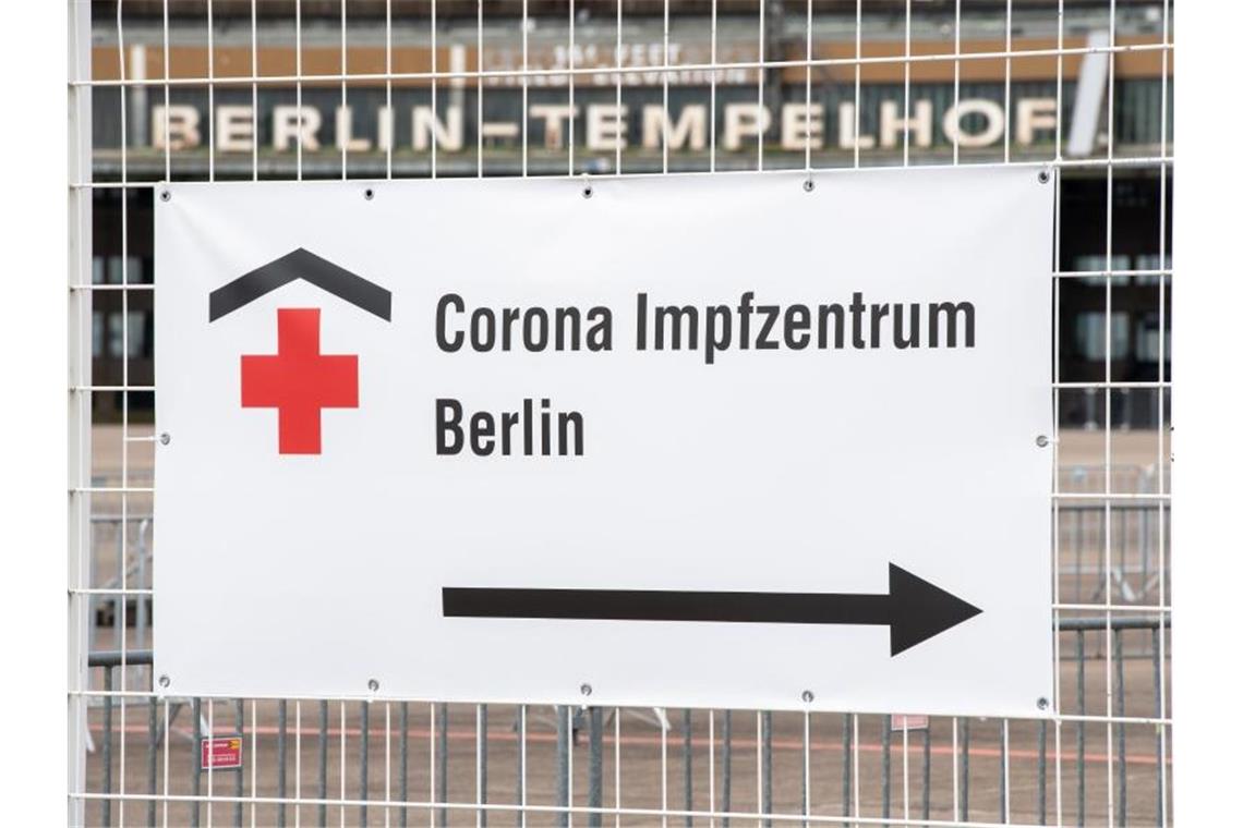 Was Sie über eine dritte Corona-Impfung wissen müssen Wieviele Antikörper braucht man, um gut geschützt zu sein? Es gibt bisher keinen definierten Schwellenwert, der aussagen könnte, ob jemand immun oder vor einem schweren Verlauf geschützt ist. Foto: Christophe Gateau/dpa