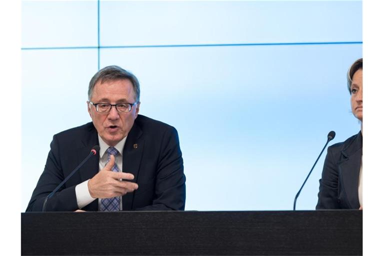 Wilhelm Bauer, Technologiebeauftragter des Landes, spricht bei einer Pressekonferenz. Foto: picture alliance/Sebastian Gollnow/dpa/Archivbild