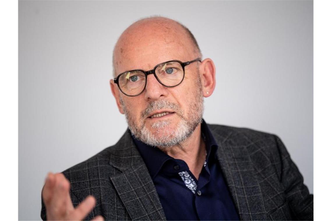 Neues Lokführerprojekt soll Zugausfälle reduzieren Winfried Hermann (Bündnis 90/Die Grünen), Verkehrsminister von Baden-Württemberg. Foto: Fabian Sommer/dpa/Archivbild