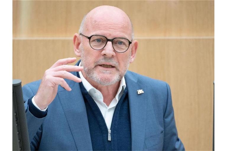 Winfried Hermann (Bündnis 90/Die Grünen), Verkehrsminister von Baden-Württemberg, nimmt an einer Plenarsitzung des Landtags von Baden-Württemberg teil. Foto: Marijan Murat/dpa