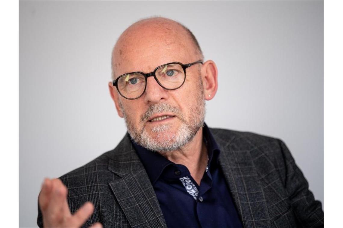 Hermann kritisiert Überlegungen zum Gäubahn-Ausbau heftig Winfried Hermann (Grüne), Verkehrsminister von Baden-Württemberg. Foto: Fabian Sommer/dpa/Archivbild