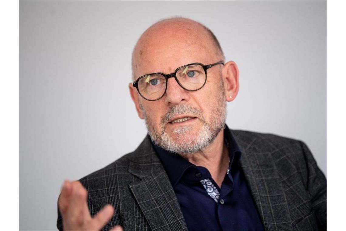 Hermann: Regionalbahnen werden nach Startproblemen besser Winfried Hermann (Grüne), Verkehrsminister von Baden-Württemberg, spricht. Foto: Fabian Sommer/dpa/Archivbild