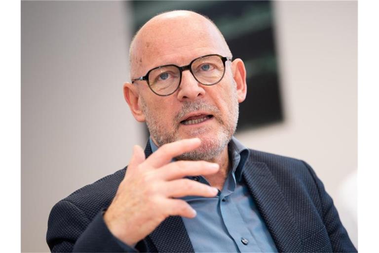 Winfried Hermann, Verkehrsminister von Baden-Württemberg, spricht bei einer Pressekonferenz. Foto: Tom Weller/dpa/Archivbild