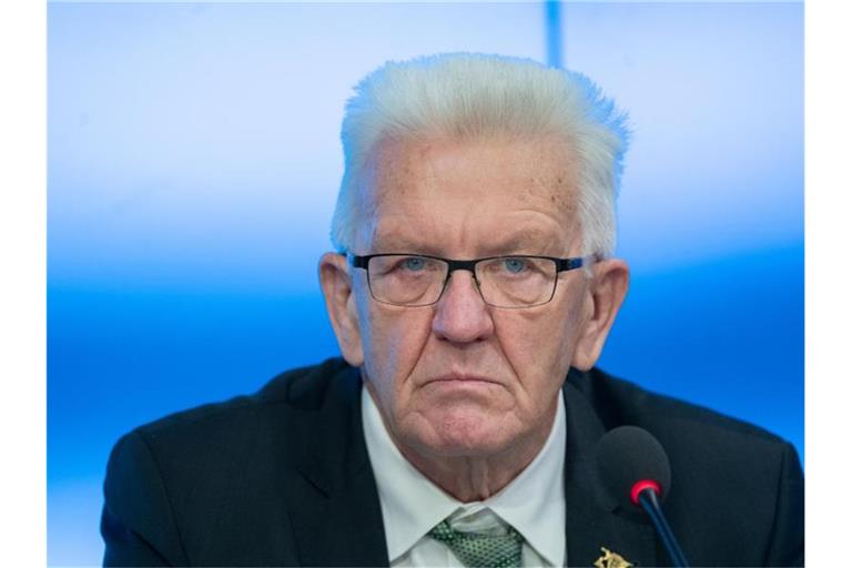 Winfried Kretschmann (Bündnis 90/Die Grünen) ist in einer Sitzung. Foto: Bernd Weißbrod/dpa/Archivbild