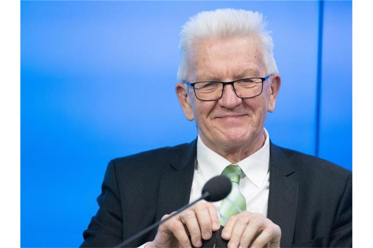 Winfried Kretschmann (Bündnis 90/Die Grünen) lächelt. Foto: Bernd Weißbrod/dpa/Archivbild