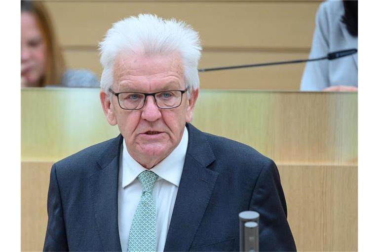 Winfried Kretschmann (Bündnis 90/Die Grünen) spricht während seiner Regierungserklärung. Foto: Sebastian Gollnow/dpa/Archivbild