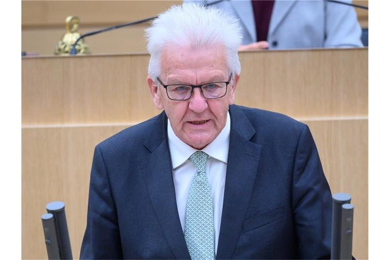 Winfried Kretschmann (Grünen), Ministerpräsident von Baden-Württemberg, spricht während seiner Regierungserklärung. Foto: Sebastian Gollnow/dpa/Archivbild