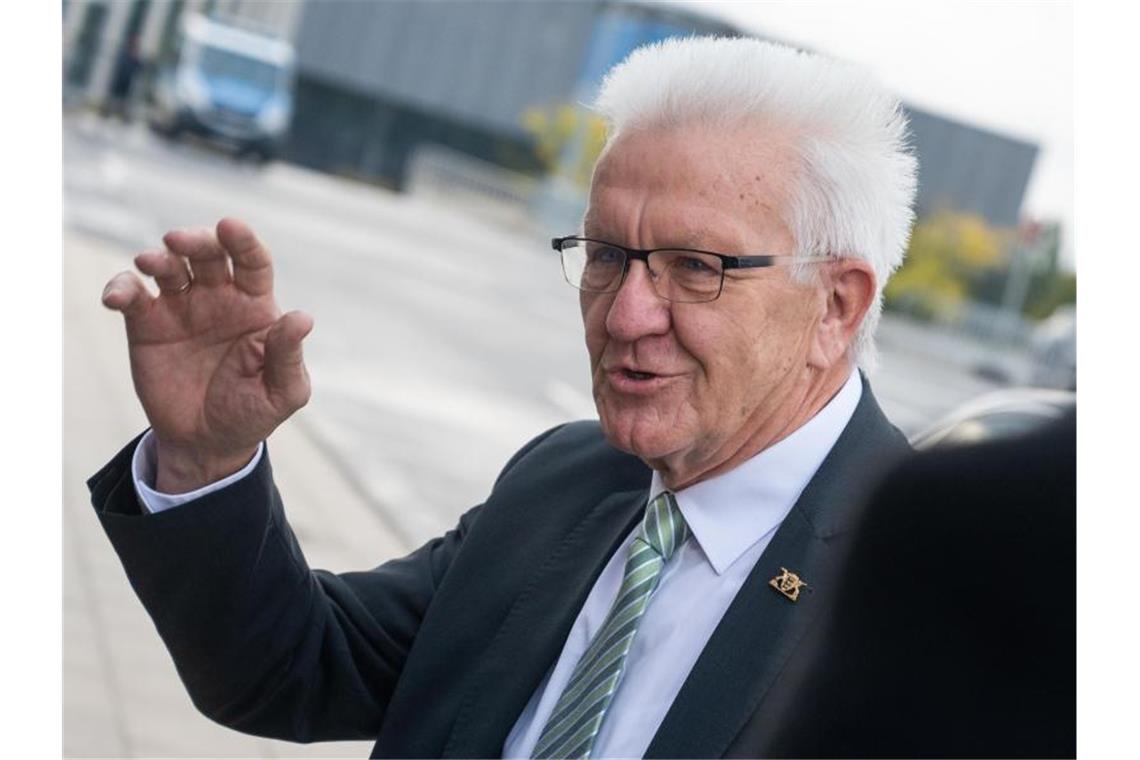 Winfried Kretschmann kommt zu Sondierungsgesprächen für eine Ampelkoalition. Foto: Christophe Gateau/dpa/Archiv