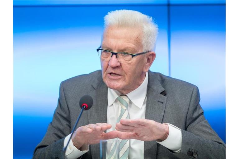 Winfried Kretschmann redet im Bürger- und Medienzentrum des Landtags von Baden-Württemberg. Foto: Bernd Weißbrod/dpa