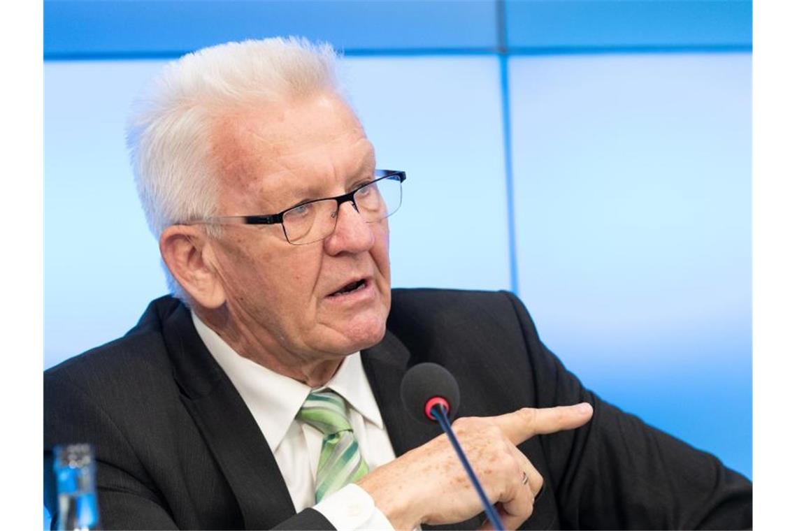 Winfried Kretschmann spricht bei einer Pressekonferenz. Foto: Bernd Weißbrod/dpa/Archivbild