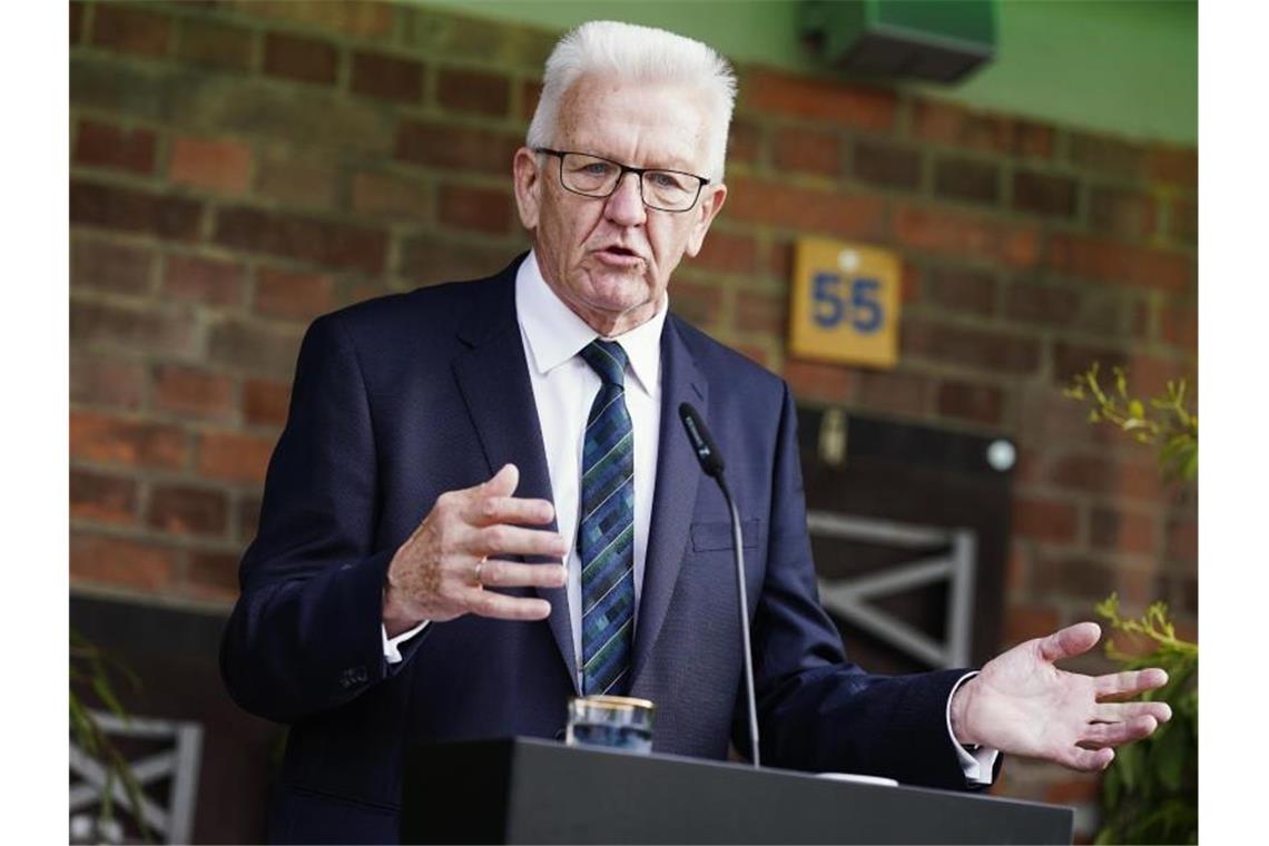 Winfried Kretschmann spricht bei einer Veranstaltung der Grünen. Foto: Uwe Anspach/dpa