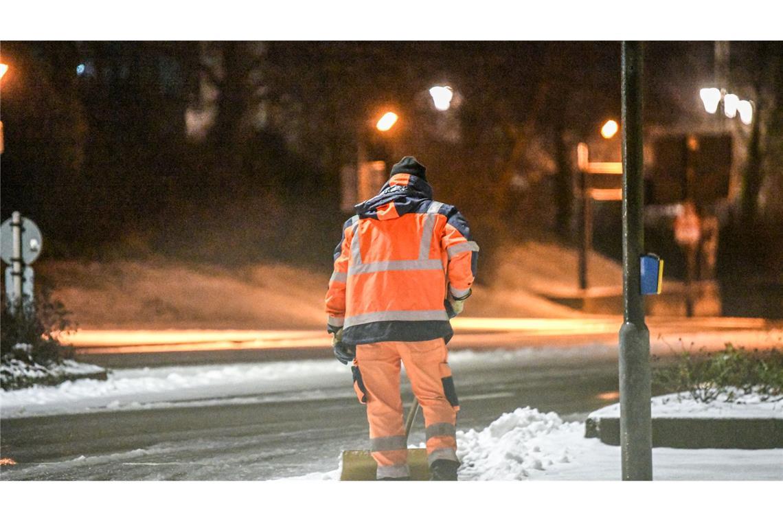 Winterdienst in Aalen: Auch die Fußgängerwege werden von Schnee befreit.