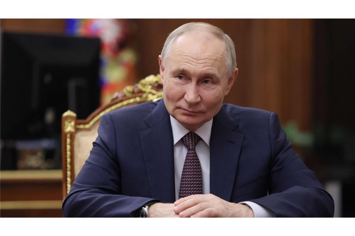 Putin: Europäer können an Gesprächen teilnehmen Wladimir Putin räumt den Europäern laut eigener Aussage eine Rolle bei möglichen Verhandlungen im Ukrainekrieg ein.