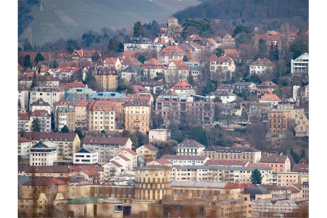 Teurer Klimaschutz: Wohnungswirtschaft fordert Zuschuss Wohnhäuser in Stuttgart. Foto: Fabian Sommer/dpa