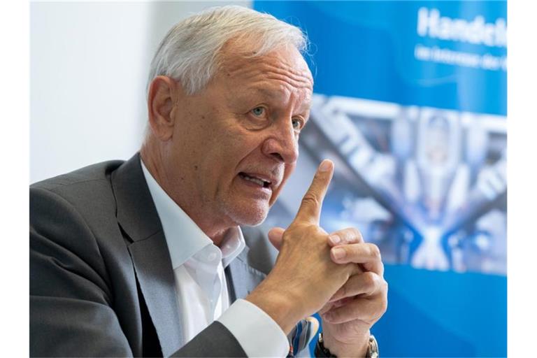 Wolfgang Grenke, der Präsident des Baden-Württembergischen Industrie- und Handelskammertags (BWIHK), gibt ein Interview in seinen Büroräumen. Foto: Bernd Weißbrod/dpa