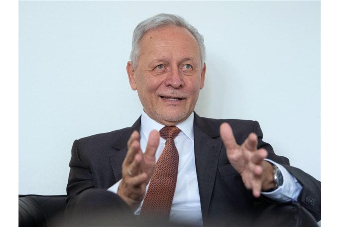 BWIHK will klaren Plan für Öffnung der Wirtschaft Wolfgang Grenke, Präsident des Baden-Württembergischen Industrie- und Handelskammertags (BWIHK), spricht. Foto: Marijan Murat/dpa