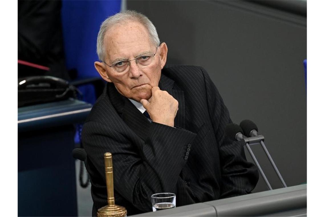 RKI: Bisher mehr als 130.000 Impfungen gegen Corona Wolfgang Schäuble hat sich gegen eine Vorzugsbehandlung von Geimpften ausgesprochen. Foto: Britta Pedersen/dpa-Zentralbild/dpa