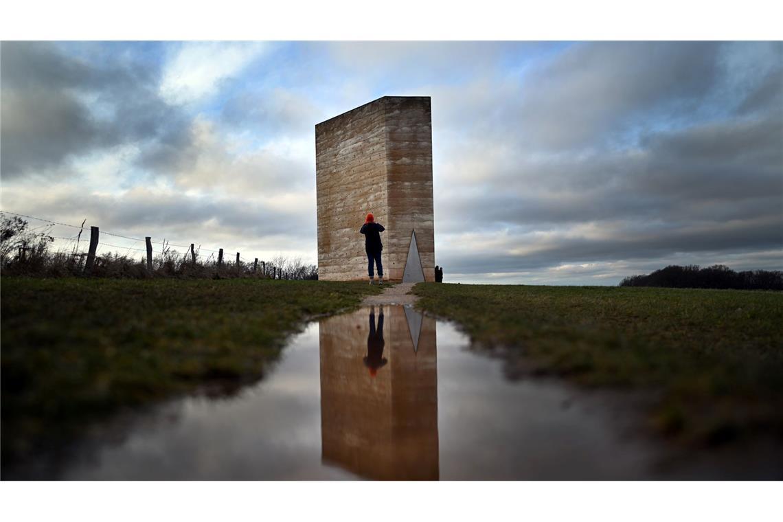 Wolken über der Bruder-Klaus-Kapelle in Nordrhein-Westfalen.