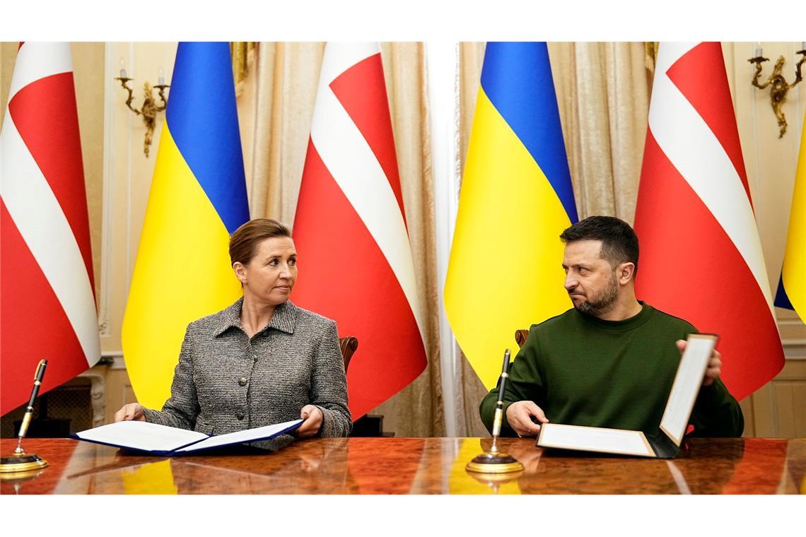 Wolodymyr Selenskyj und Mette Frederiksen unterzeichnen in Lwiw ein Sicherheitsabkommen zwischen Dänemark und der Ukraine.
