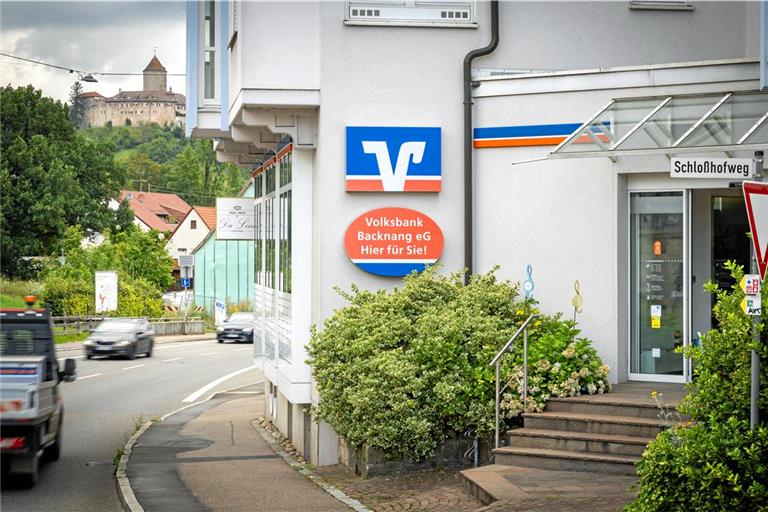 Womöglich wird die Volksbank-Filiale in Oppenweiler sogar mit der Kreissparkasse zusammengelegt. Foto: Alexander Becher