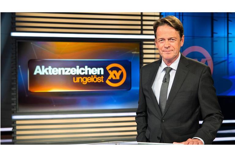 ZDF-Moderator Rudi Cerne im Studio der Sendung „Aktenzeichen XY ... ungelöst“. Am Mittwoch wurde der mysteriöse Fall von Kerstin Lee Langley vorgestellt.