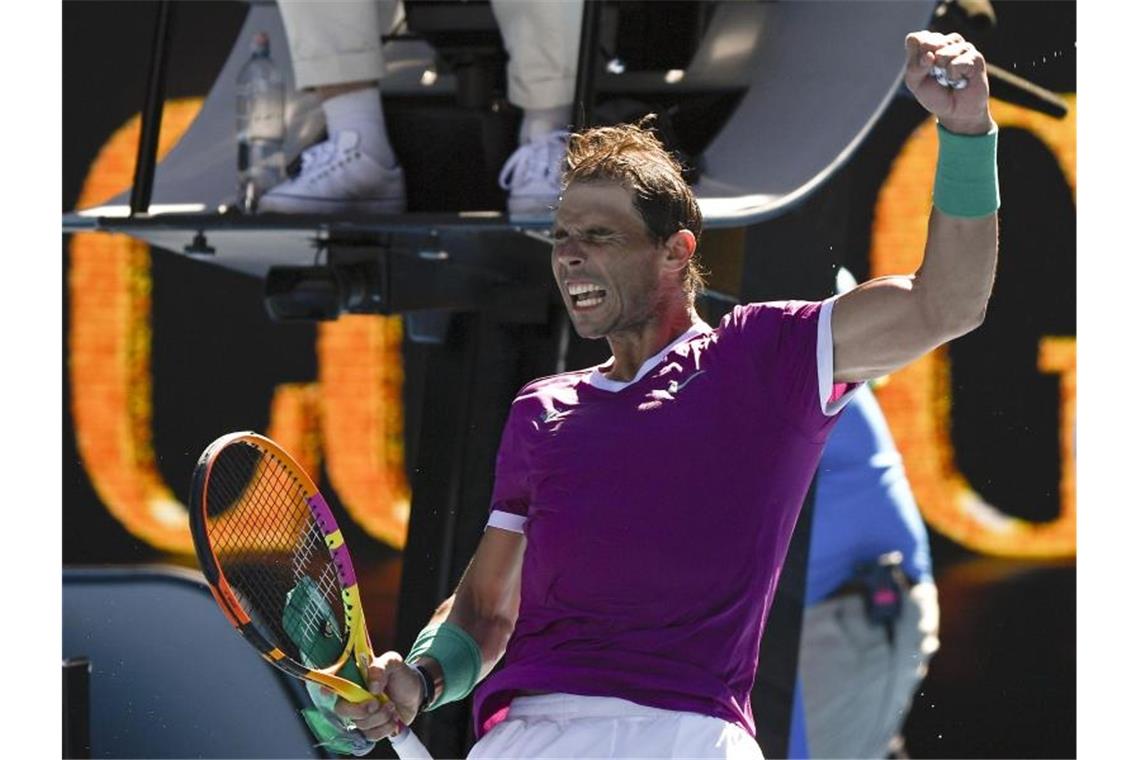 Zverev: Noch ein Sieg zum Duell mit Nadal Zeigt sich bei den Austalian Open in Bestform: Rafael Nadal feiert seinen Sieg in der zweiten Runde. Foto: Andy Brownbill/AP/dpa