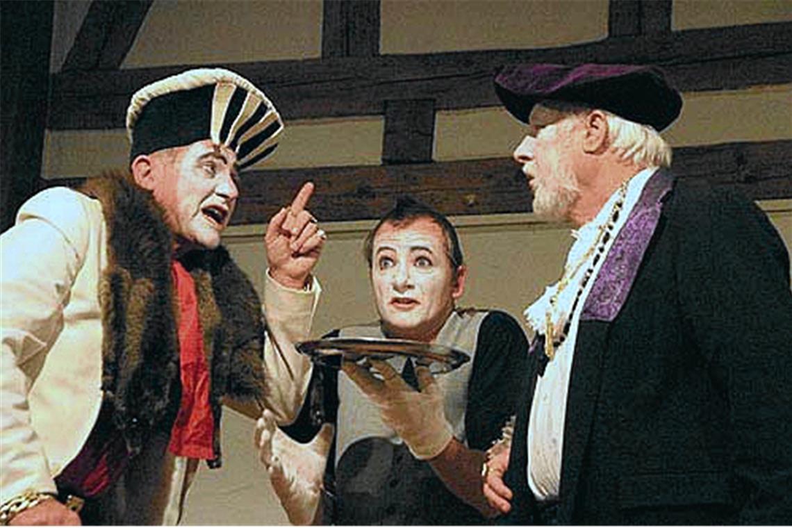 Zeitweise setzte das Theater auf Stücke der Commedia dell’arte, etwa mit Molières „Die Gaunereien des Scapin“. Foto: Max Hertnagel