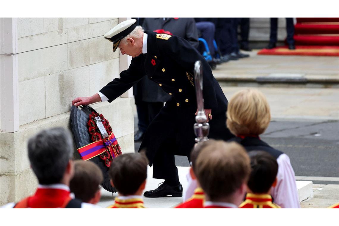 Zum National Service of Remembrance gehören ein zweiminütiges Gedenken in Stille und Kranzniederlegungen durch Royals und Vertreter der Regierung. Hier König Charles III. in Aktion.