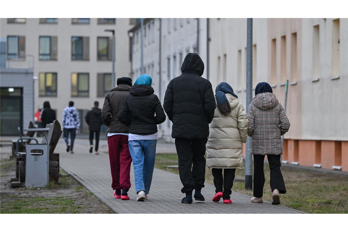 Zur Jahresmitte lebten in Deutschland rund 60.000 Geflüchtete mehr als Ende 2023. (Archivbild)