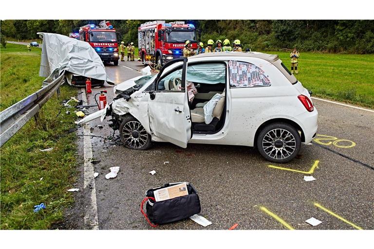 Zwei Jugendliche kamen bei dem Unfall nahe Heidenheim ums Leben.