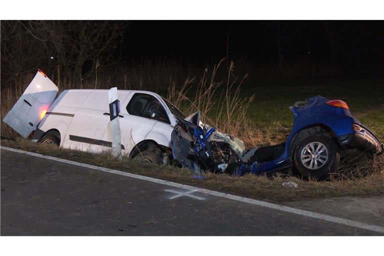 Zwei Menschen kamen bei dem Unfall ums Leben.