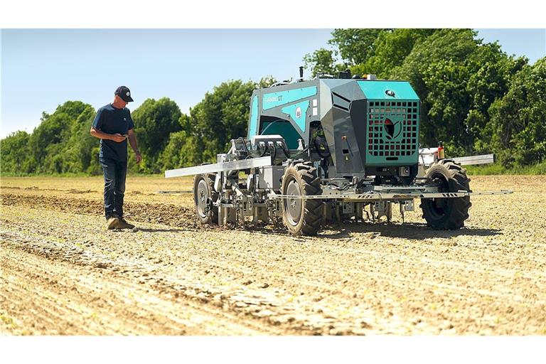 Zwei Meter hoch, 4,7 Meter lang und bis zu drei Metern breit:  Roboter  von Farming Revolutions jäten Unkraut auf Feldern .