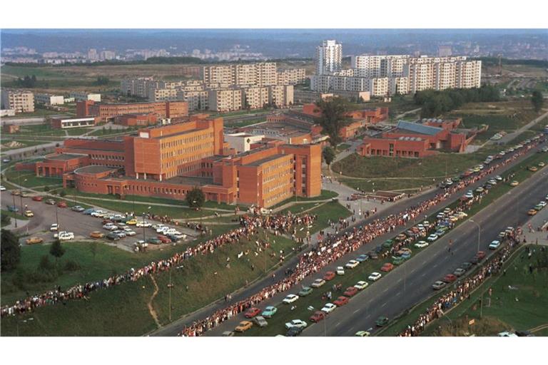 Zwei Millionen Esten, Letten und Litauer reihten sich 1989 in die Menschenkette "Baltischer Weg" ein. (Archivbild)