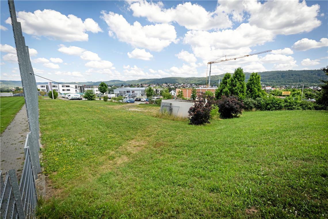 Zwischen dem Sportplatz im Bildäcker und dem Supermarkt am Ortsausgang von Allmersbach soll ein Kindergarten gebaut werden.