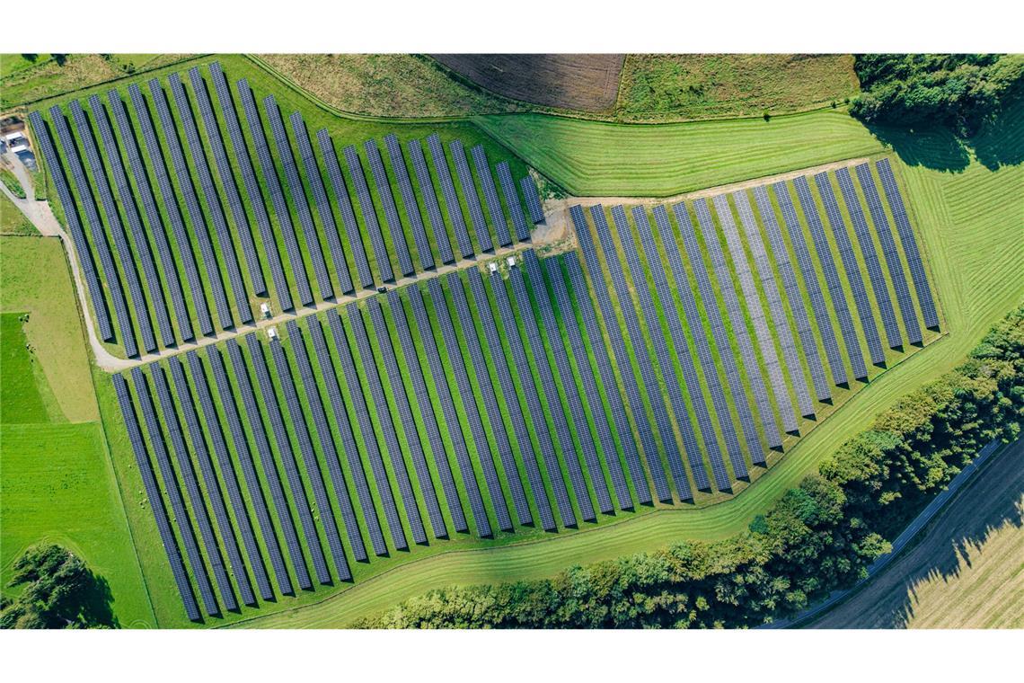 Zwölf Hektar hat der Solarpark des Biohofs.